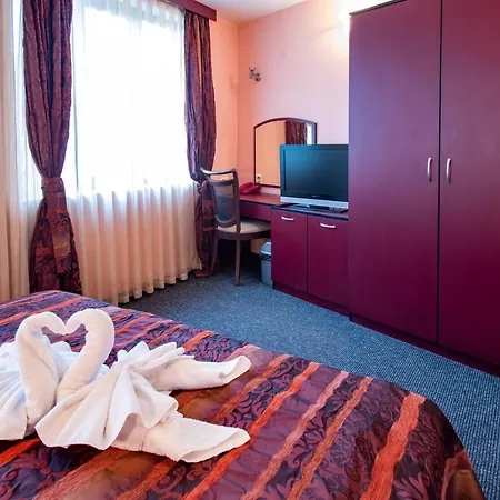 Family Familia Hotel 3*